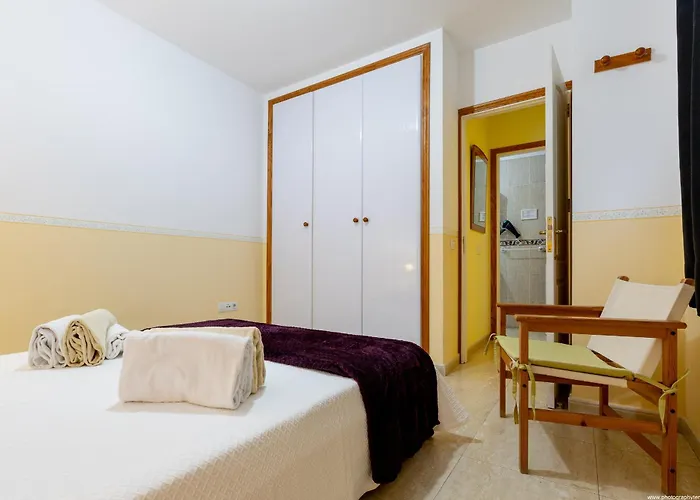 2b Abrigos, Wifi Y Balcon 阿布里斯